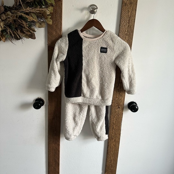 Boutique Boys Sherpa Jogger Sweat Set Pullover Top and Sweatpants EUC size 5/6 - Picture 2 of 10